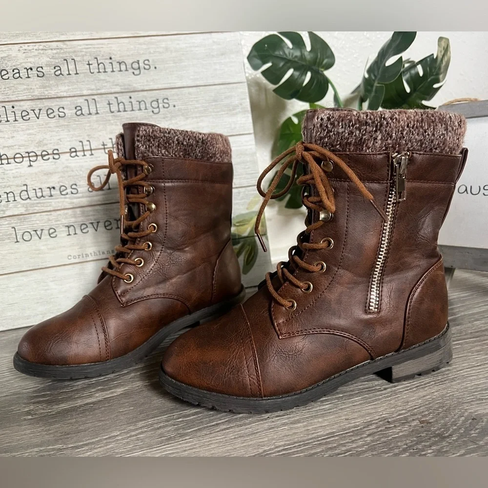 Link Kids’ Knit Trim Zippered Lace Up Combat Ankle Winter Boots in Brown. Size 3